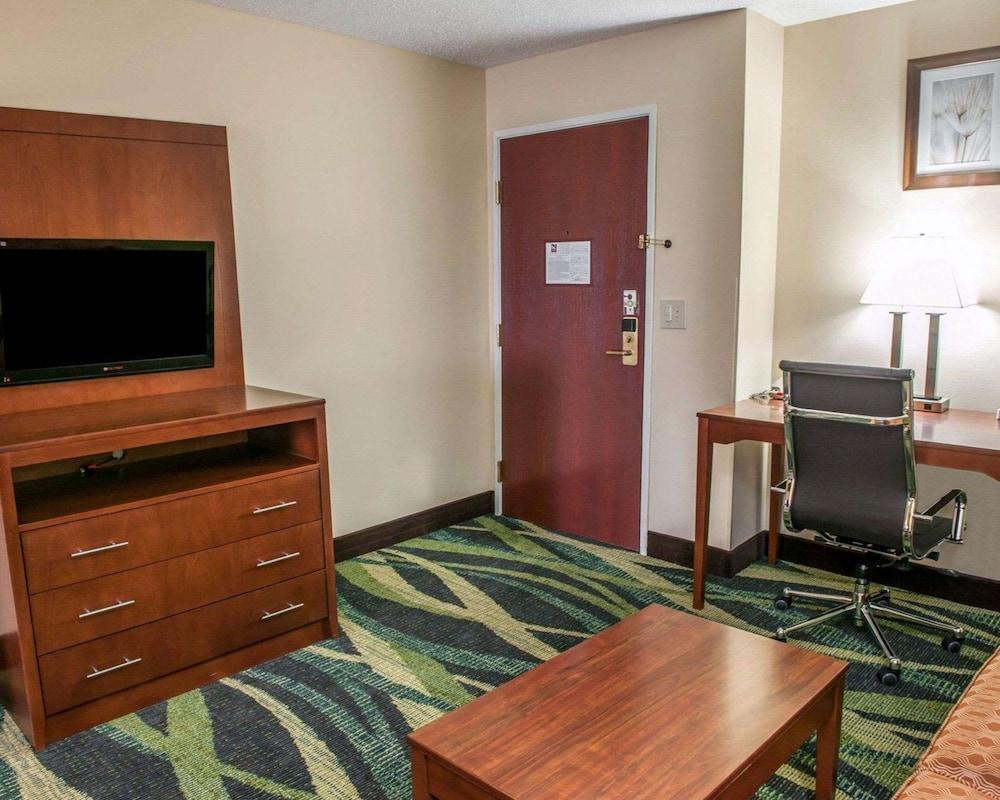 Quality Inn & Suites South Bend Airport photo 42