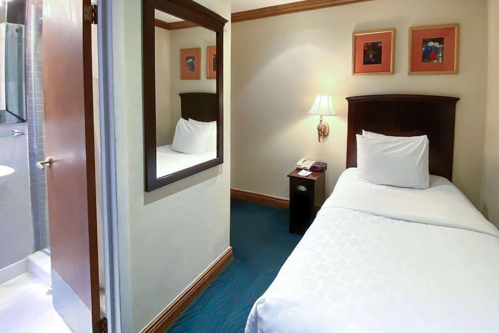 Clarion Hotel Park Avenue photo 21
