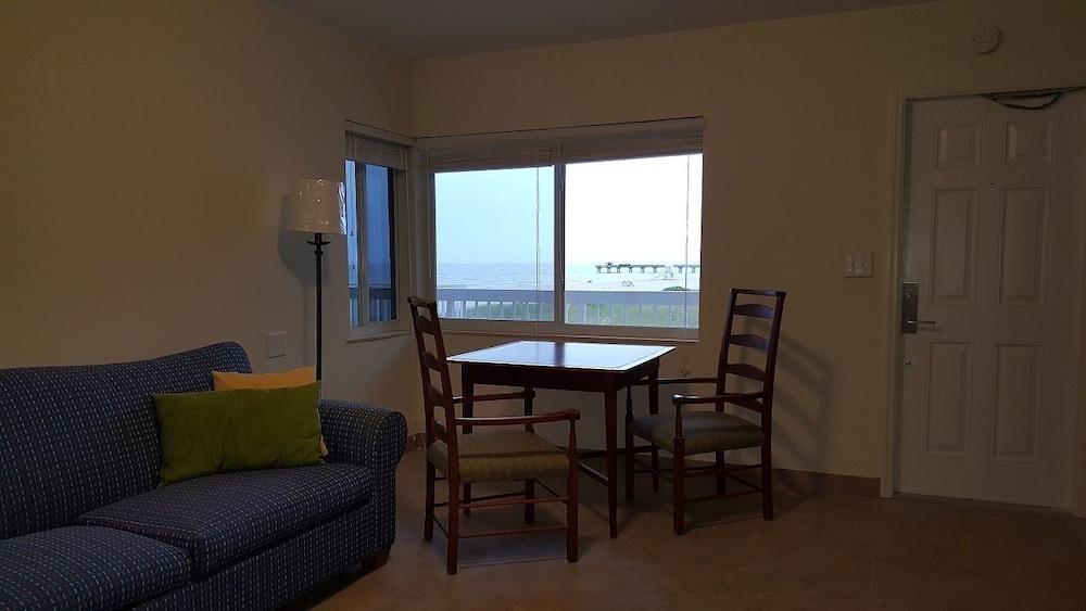 Le Cabanon Motel photo 25