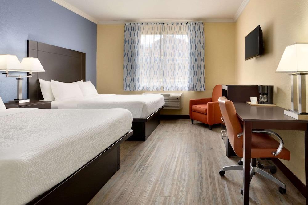 Days Inn & Suites by Wyndham Euless DFW Airport South photo 54