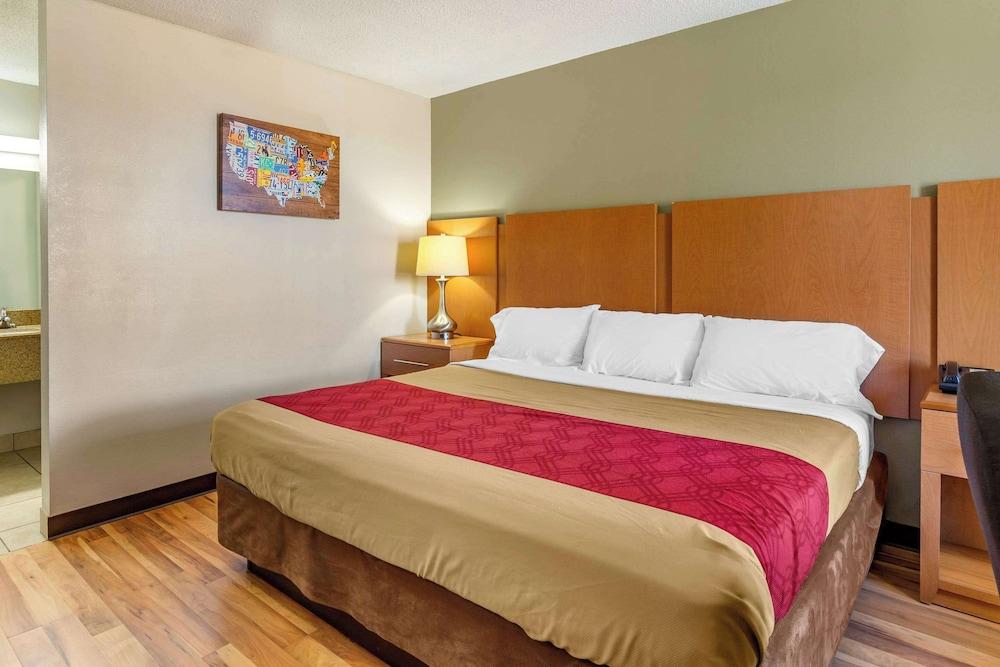 Econo Lodge Creedmoor - Butner photo 9