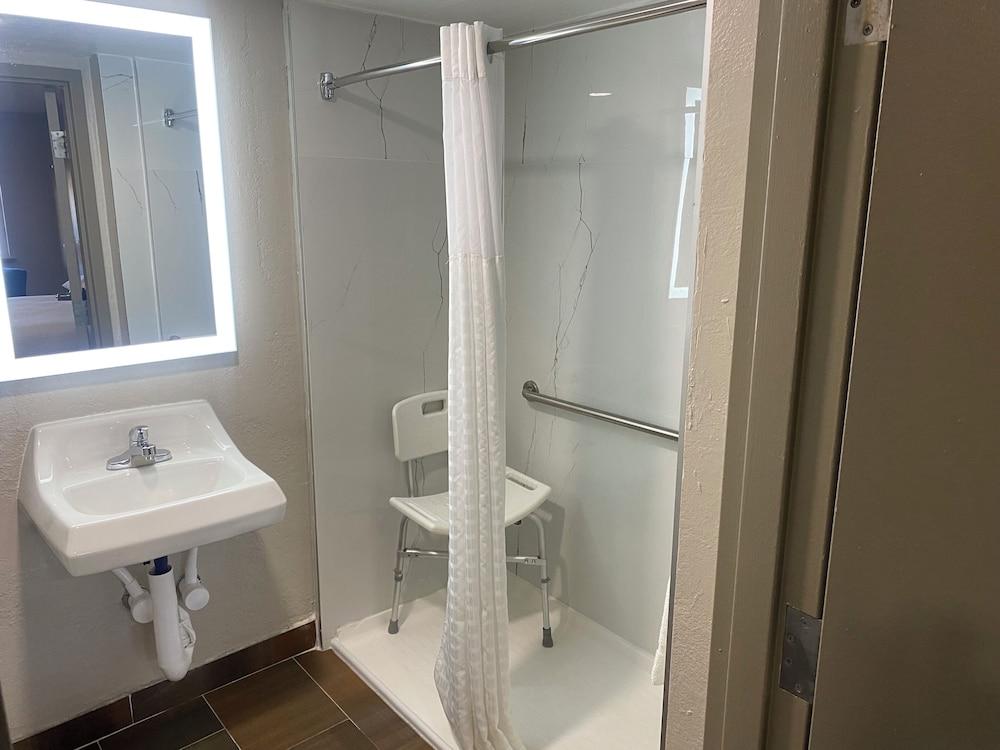 Days Inn by Wyndham El Paso West photo 6