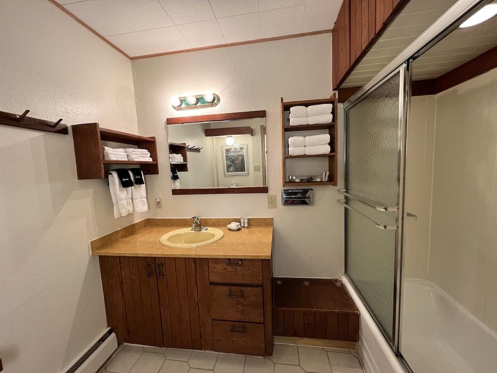 Thomsonite Beach Inn photo 10