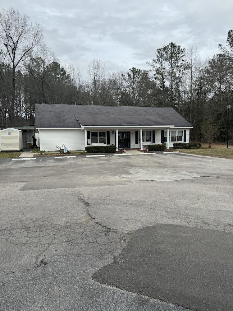 Colony Inn photo 17