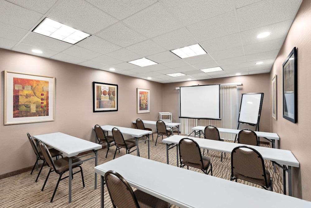 Comfort Suites Vacaville-Napa Valley Area photo 29
