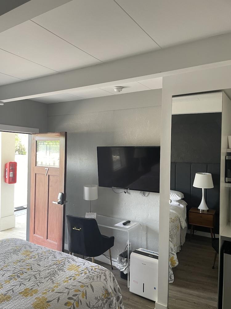 Blue Star Motel photo 9