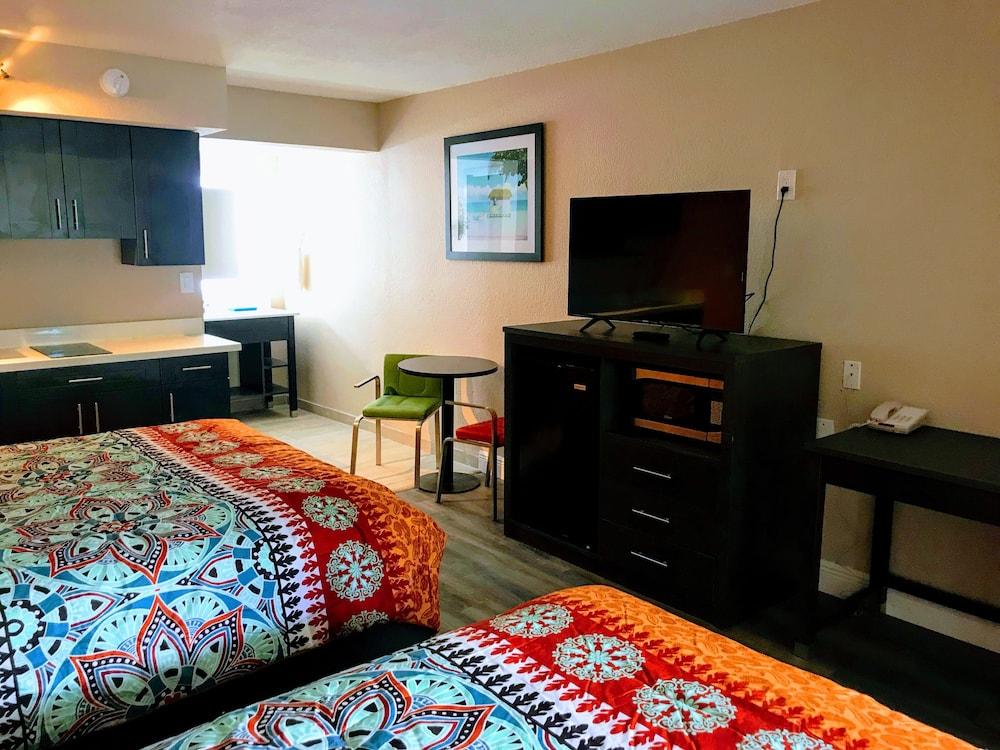 Tropical Inn & Suites photo 74