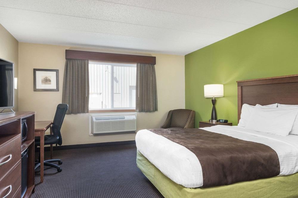 AmericInn by Wyndham Little Falls photo 9