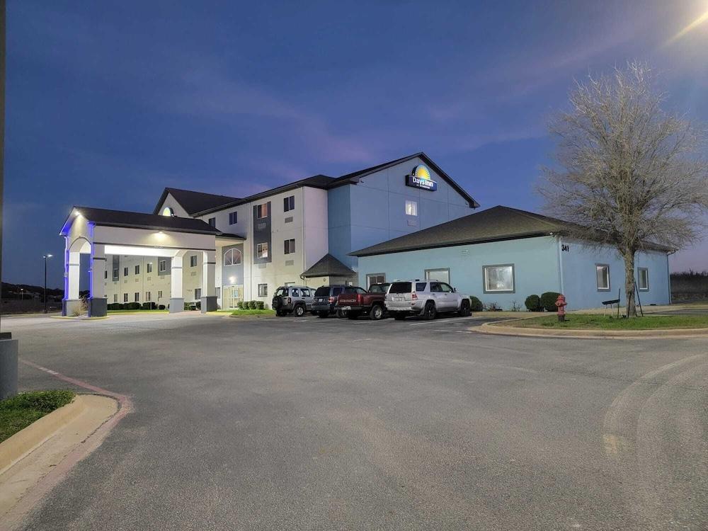 Days Inn by Wyndham Copperas Cove photo 18
