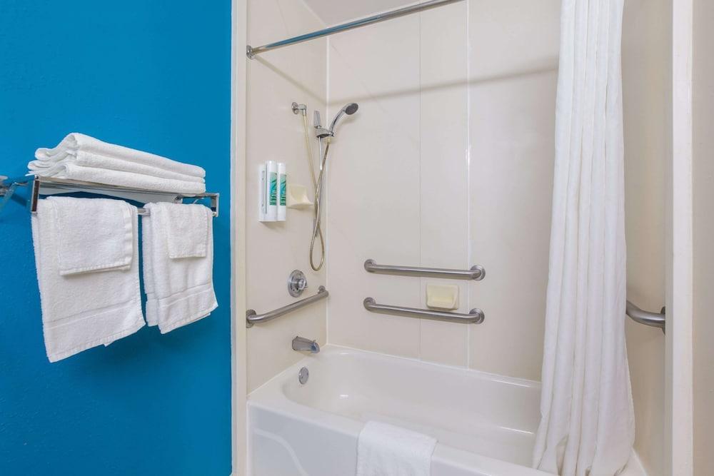 1 Life Studio and Suites photo 25