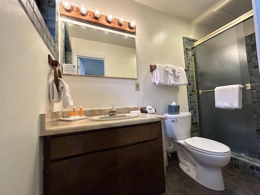 Ocean Cove Lodge photo 12