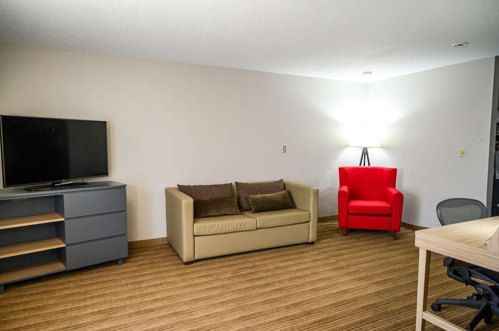 Country Inn & Suites by Radisson, Greenfield, IN photo 43