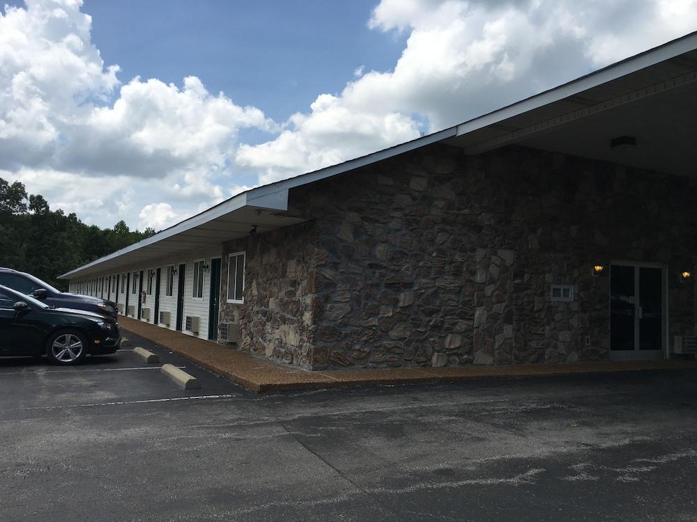 Colonial Inn photo 1