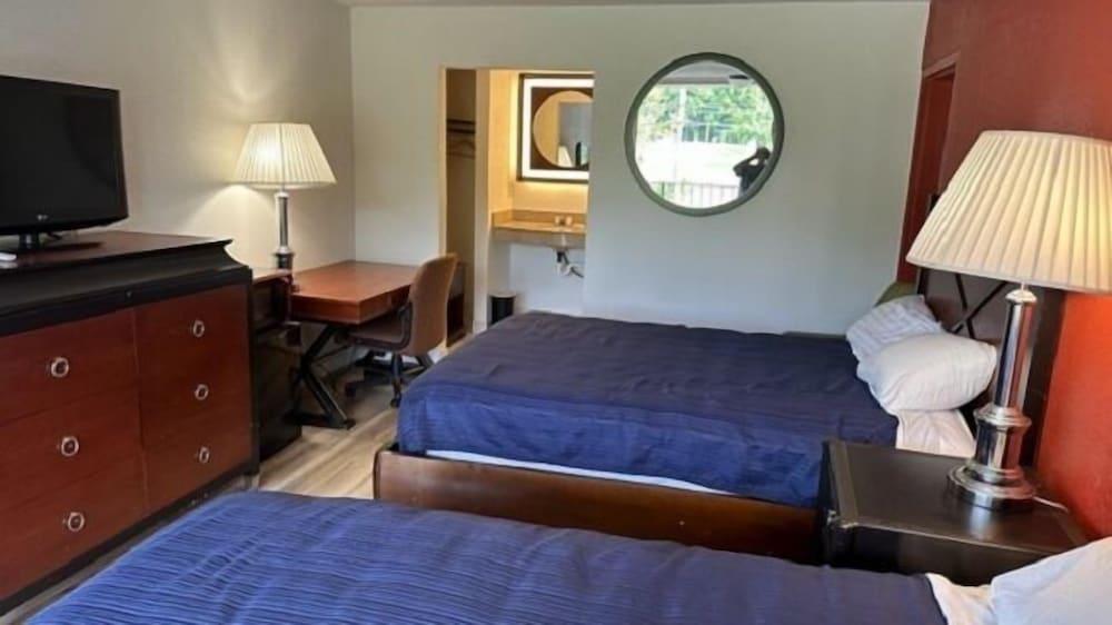 Virginian Motel photo 2