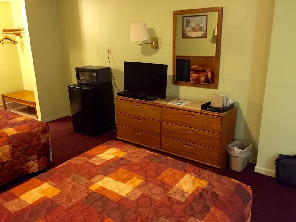 Sebring Inn photo 2