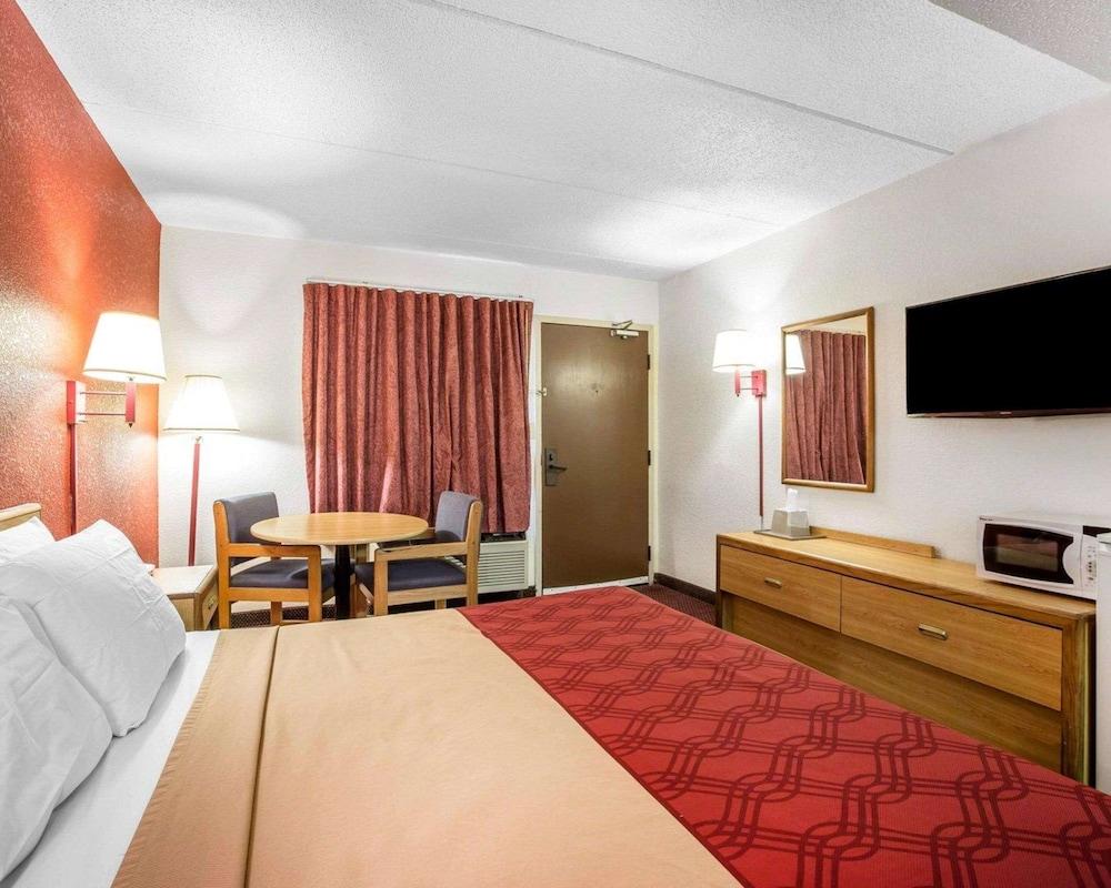 Econo Lodge Jonesboro - Atlanta South photo 2