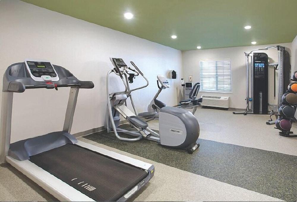 Woodspring Suites Rochester Greece photo 7