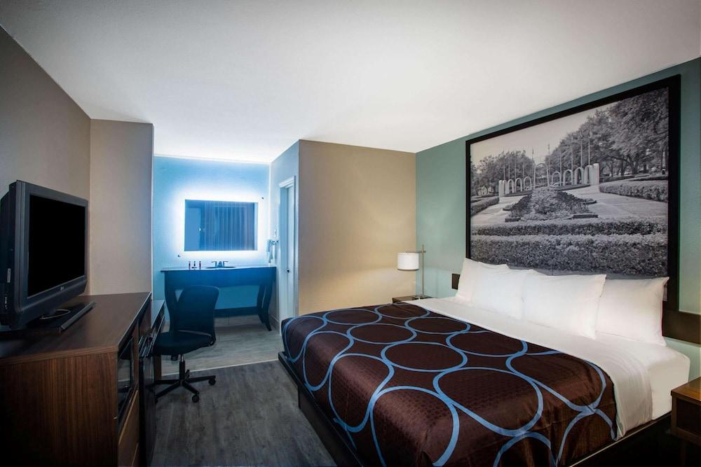 Super 8 by Wyndham Mobile I-65 photo 6