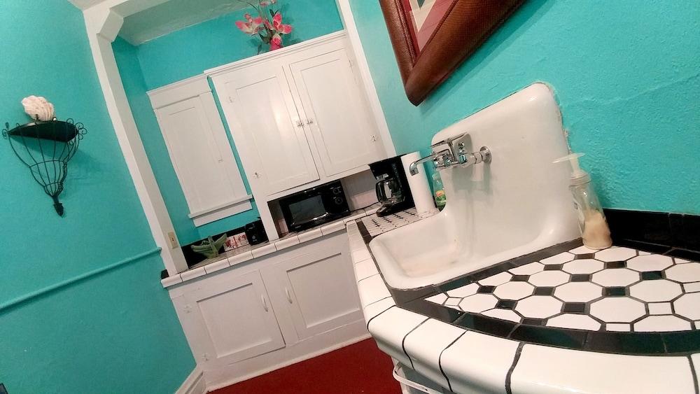 Historic Whiting Hotel Suites photo 84