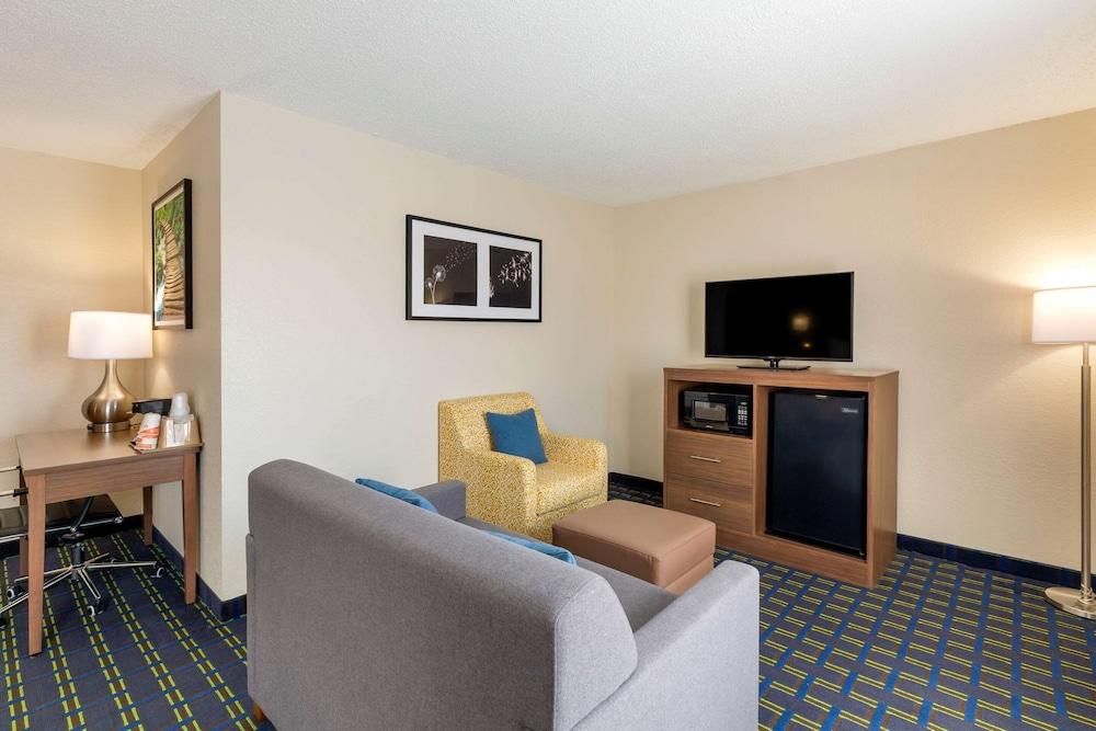 Quality Inn Lee - Lenox South photo 23