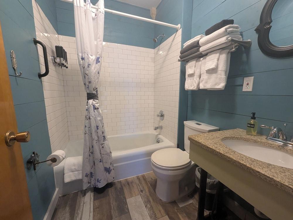Feather Nest Inn photo 53