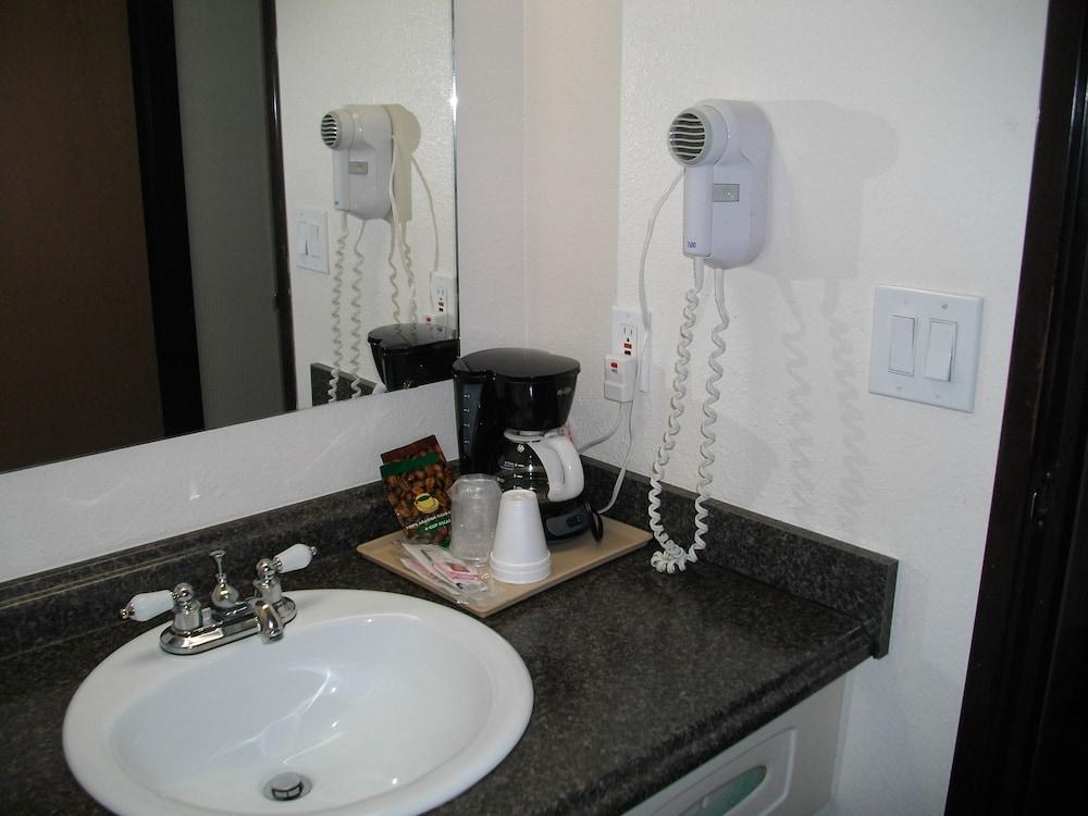 Bellis Inn photo 24