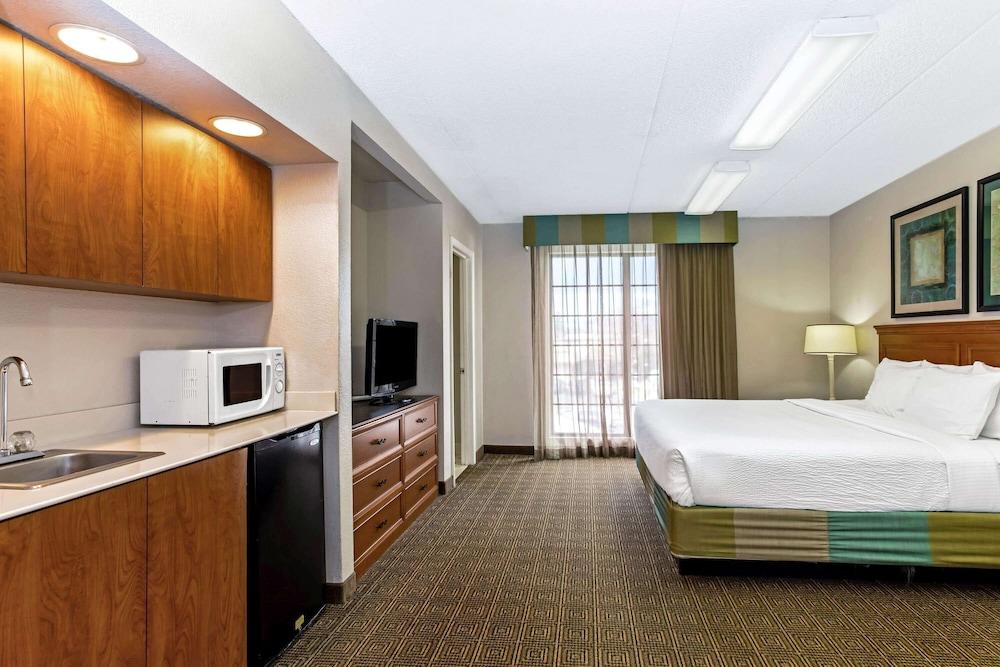 La Quinta Inn by Wyndham Denver Northglenn photo 15
