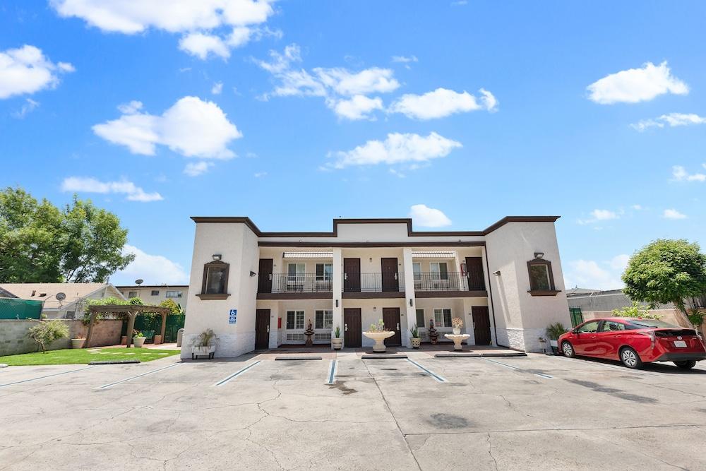 Le Blanc Inn & Suites photo 44