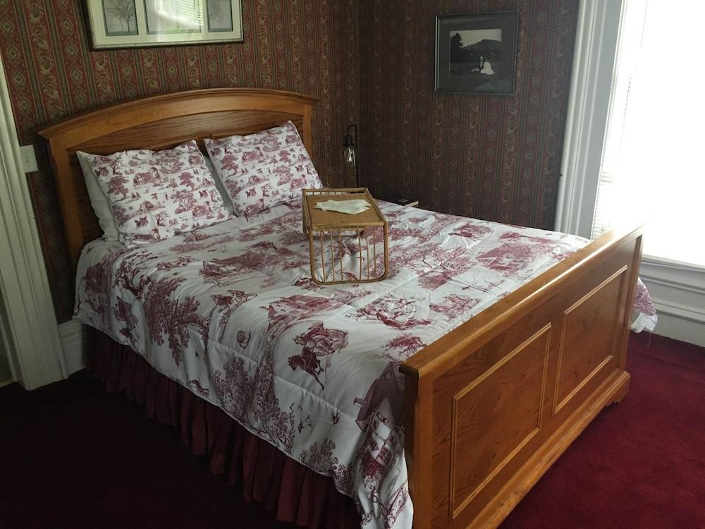 The Colonial Motel photo 21