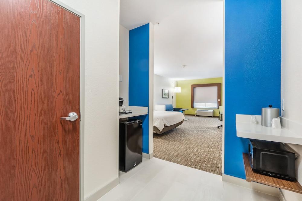 Holiday Inn Express Suites Van Buren-Ft Smith Area by IHG photo 66