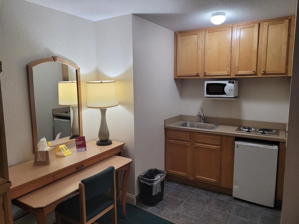 Queens Lodge Motel photo 5