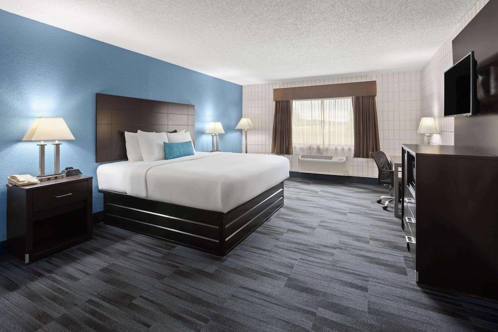Baymont Inn and Suites by Wyndham Farmington, MO photo 18