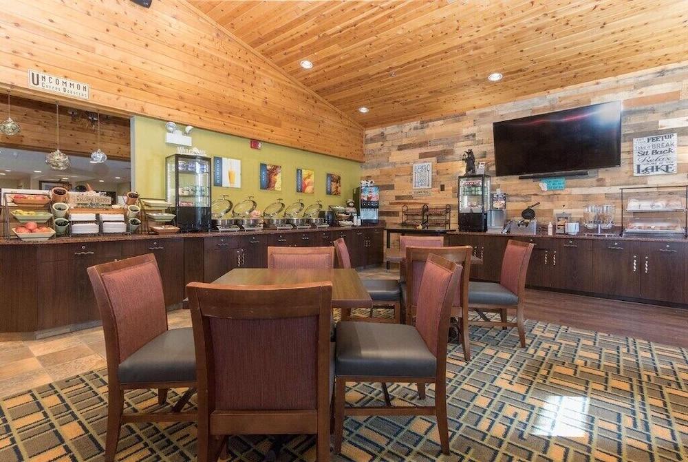 White Pines Inn & Suites photo 43