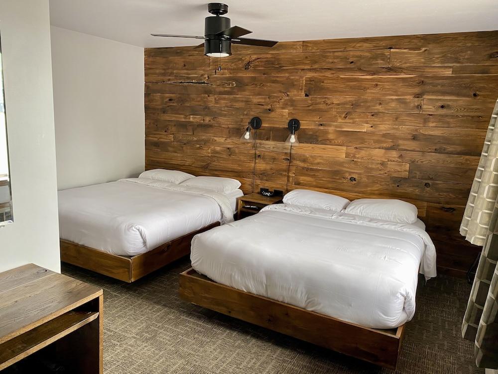 Aqua Aire Inn & Suites photo 38