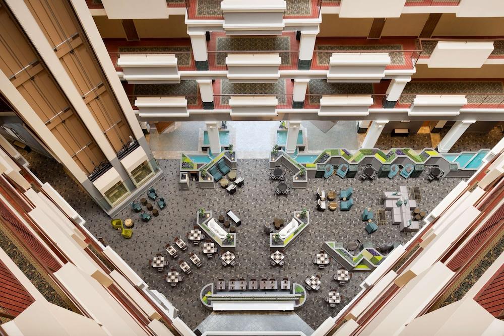 Hilton Chicago/Oak Brook Suites photo 2