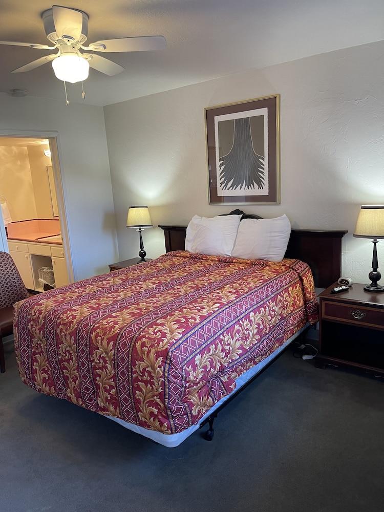 CRYSTAL MOTEL photo 18
