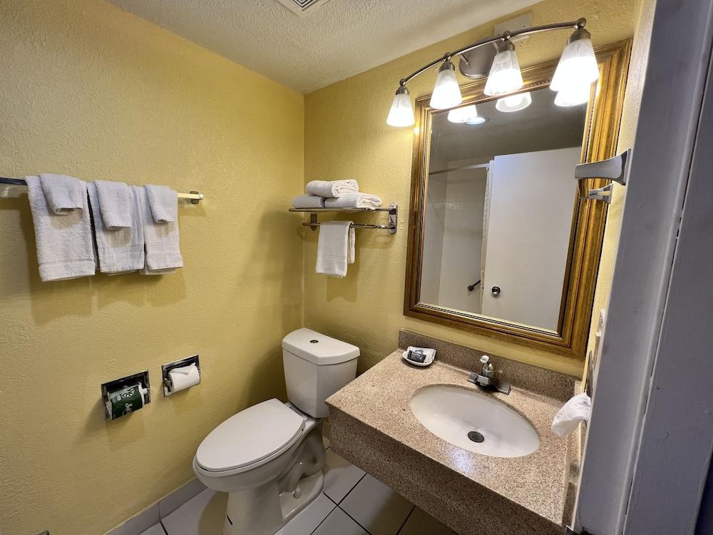 Countryside Suites Kansas City Independence I-70E Sports Complex Hotel photo 11
