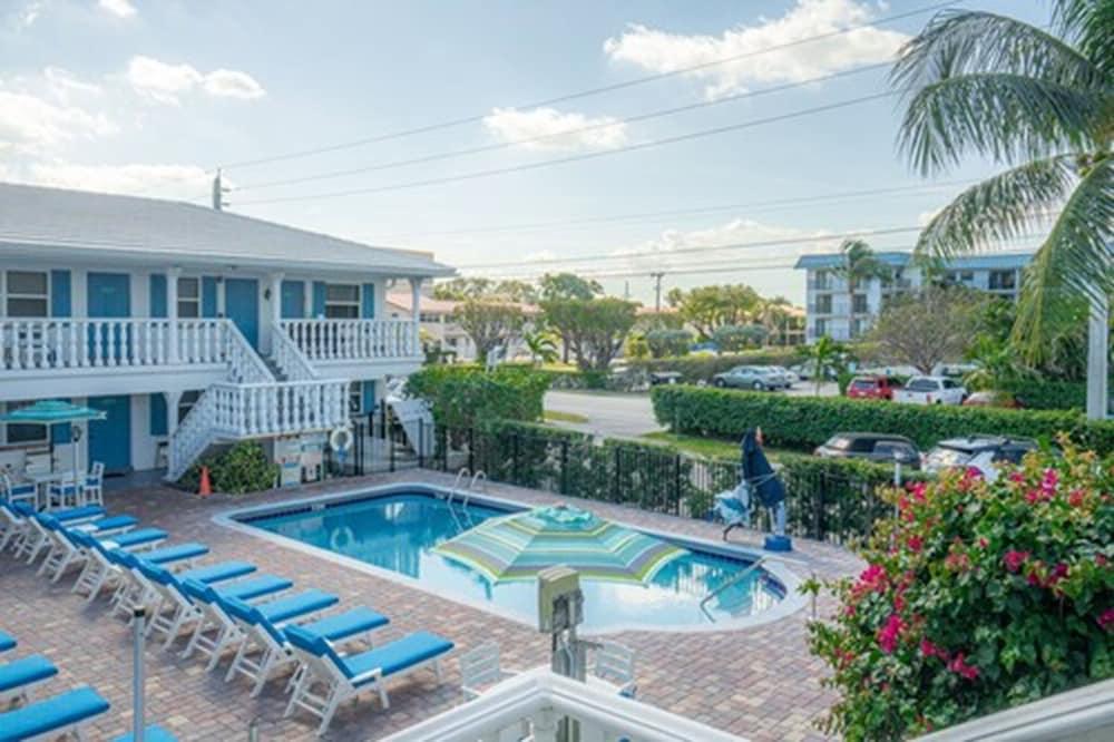 Carriage House Resort Motel photo 21