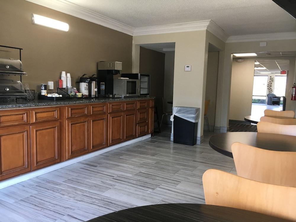 Quality Inn Pensacola North photo 25