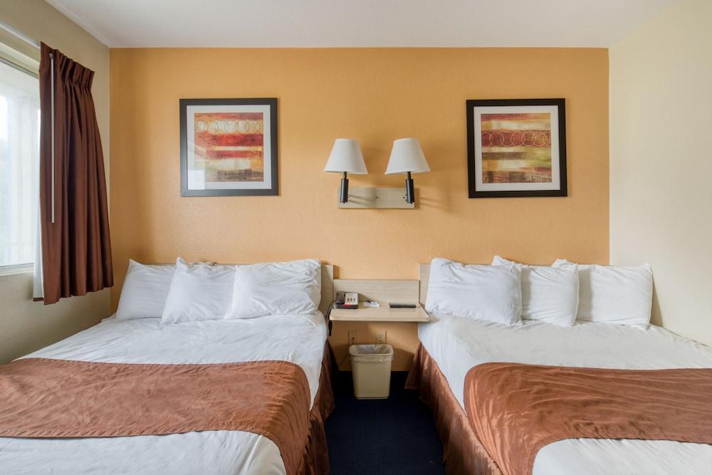Days Inn by Wyndham New Philadelphia photo 9