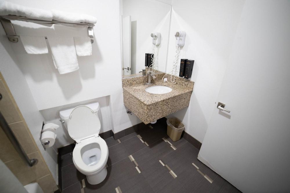 Mid City Inn and Suites photo 63
