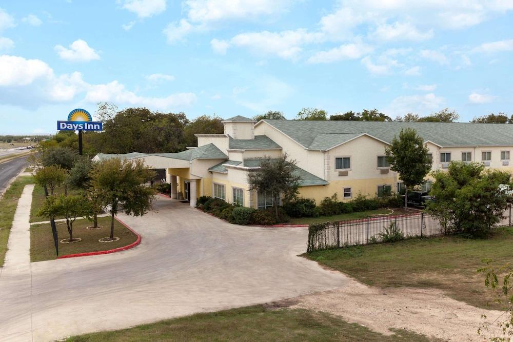 Days Inn by Wyndham San Antonio at Palo Alto photo 3