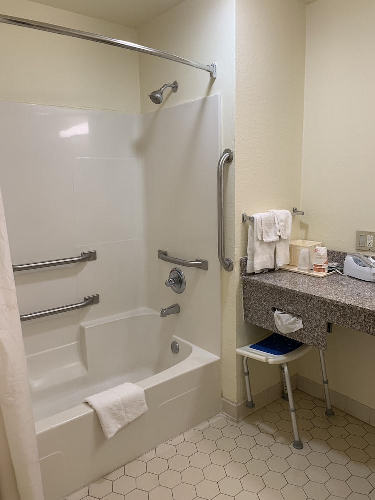 Econo Lodge Troy photo 13