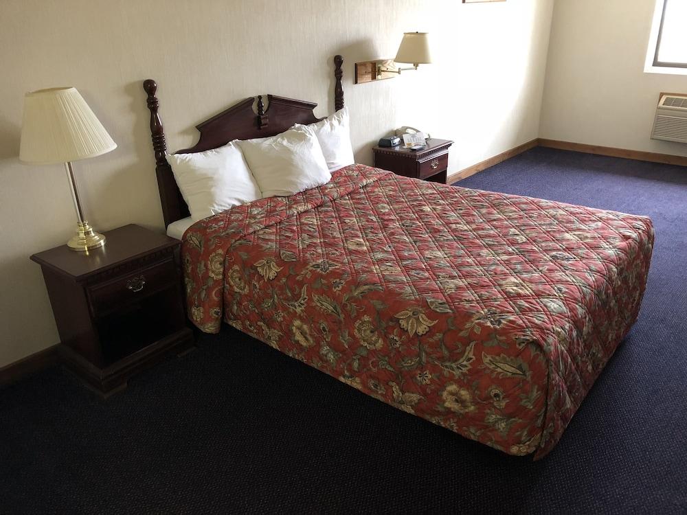 Denison Inn & Suites photo 9
