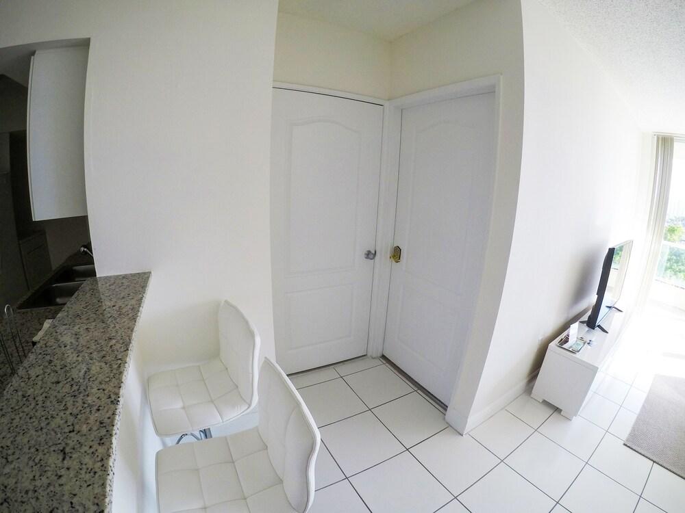 Intracostal Sunny Isles photo 12