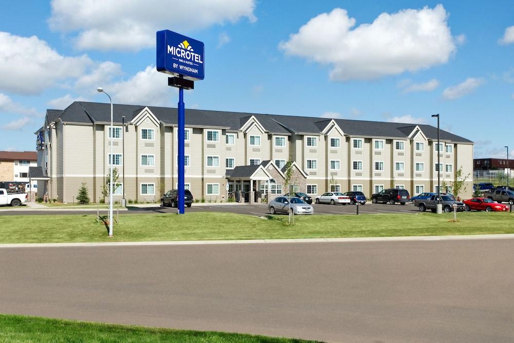 Microtel Inn & Suites by Wyndham Dickinson photo 1