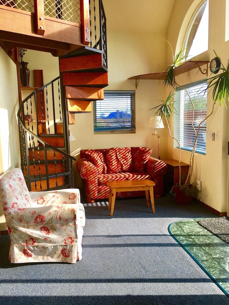 Driftwood Inn and Seaside Lodges photo 99