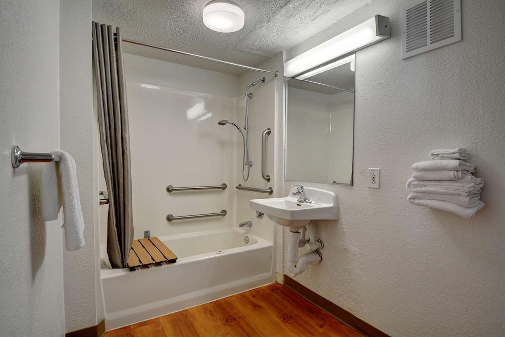 Motel 6 Chicopee, MA - Springfield photo 19