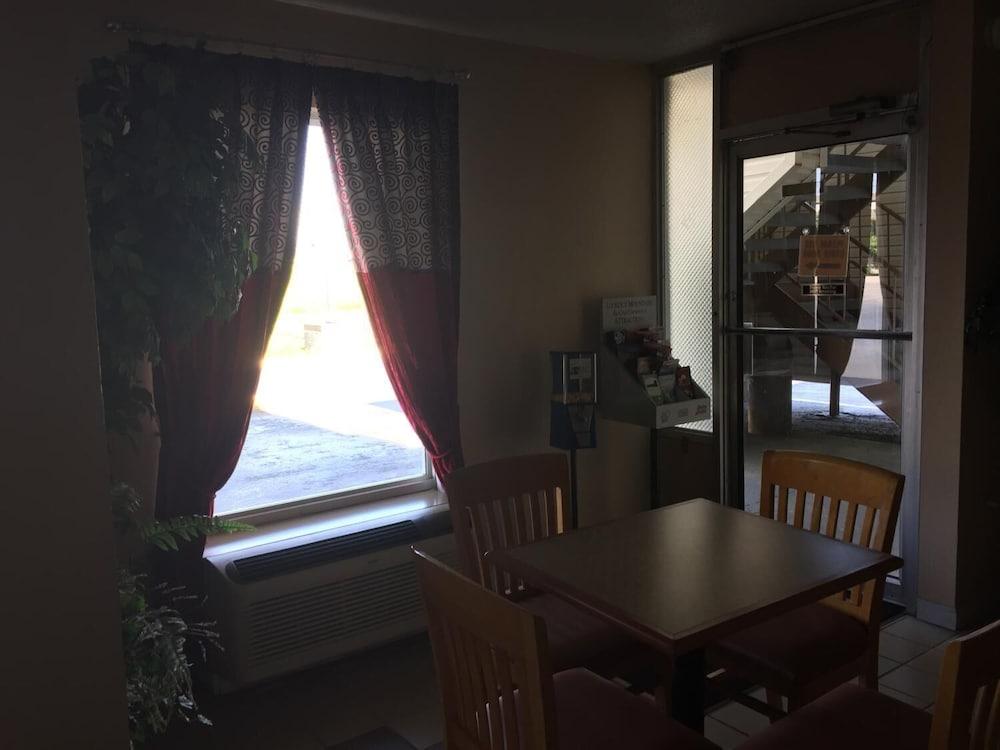 Americas Best Value Inn Manchester, TN photo 16