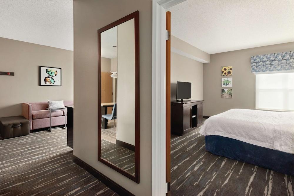 Hampton Inn & Suites Ft. Wayne-North photo 8
